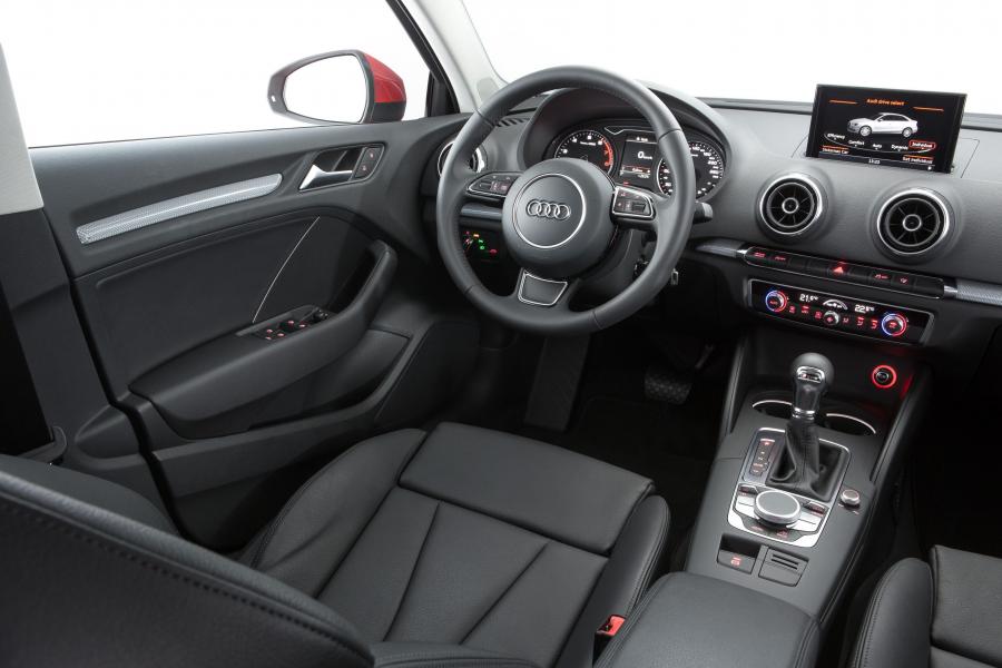 Торпедо Audi A3 Sedan 1.8 T (8V) 2014 года  (фото 25 из 30)